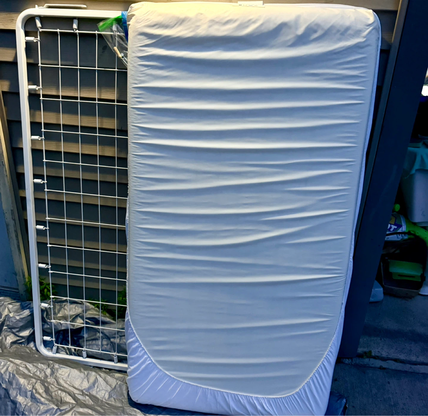 Convertible crib w/ mattress - photo 3