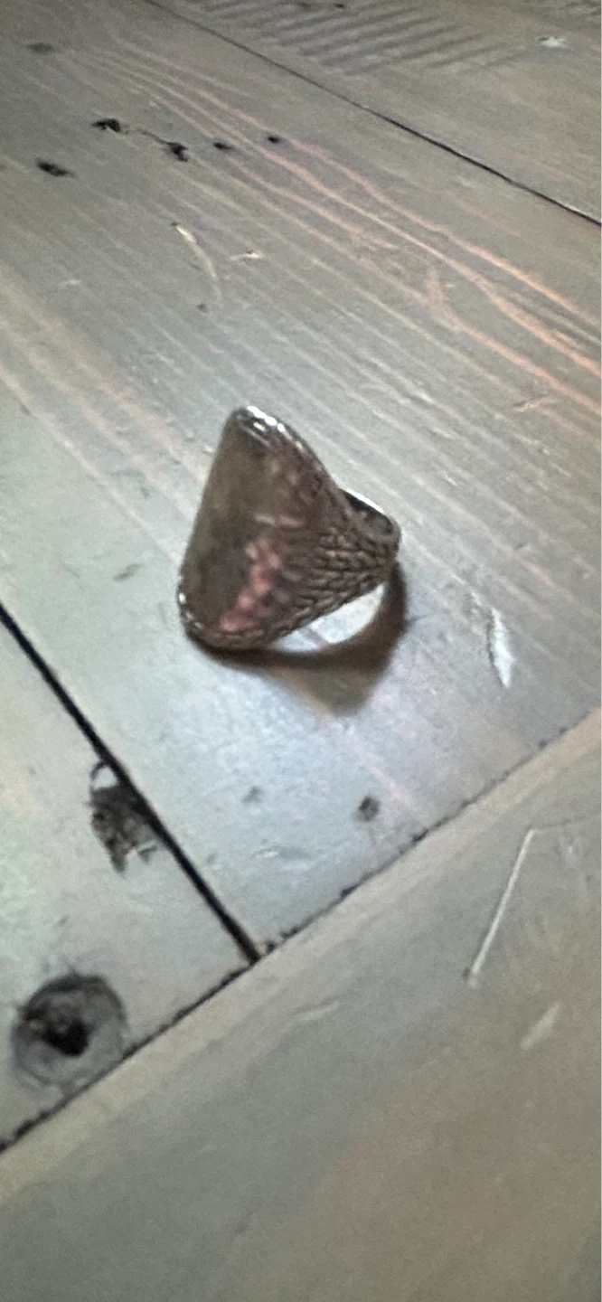Vintage Hammered Oval Signet Ring - incredible quality! - photo 3