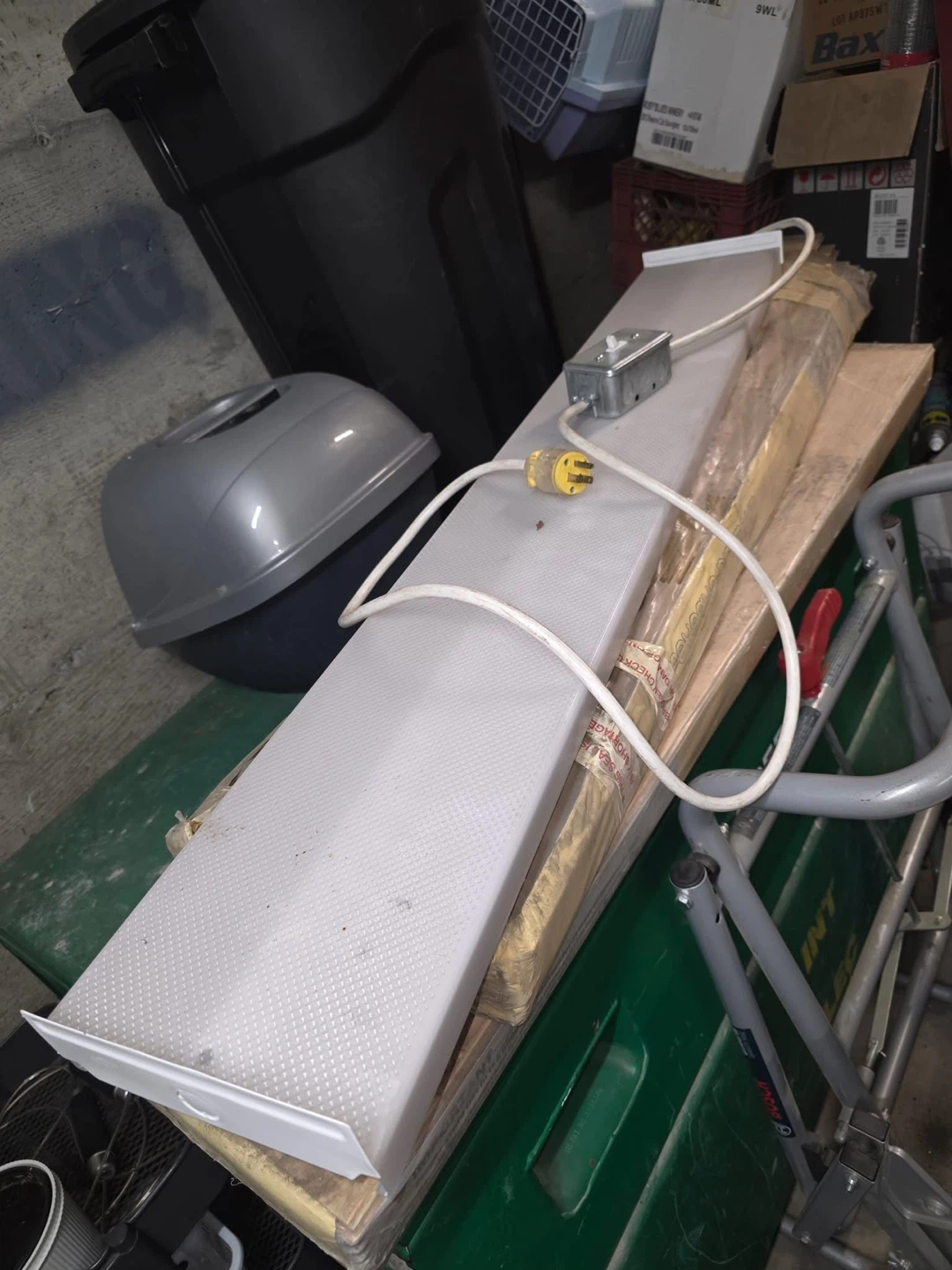 Fluorescent Light Fixture with Cord and Plug