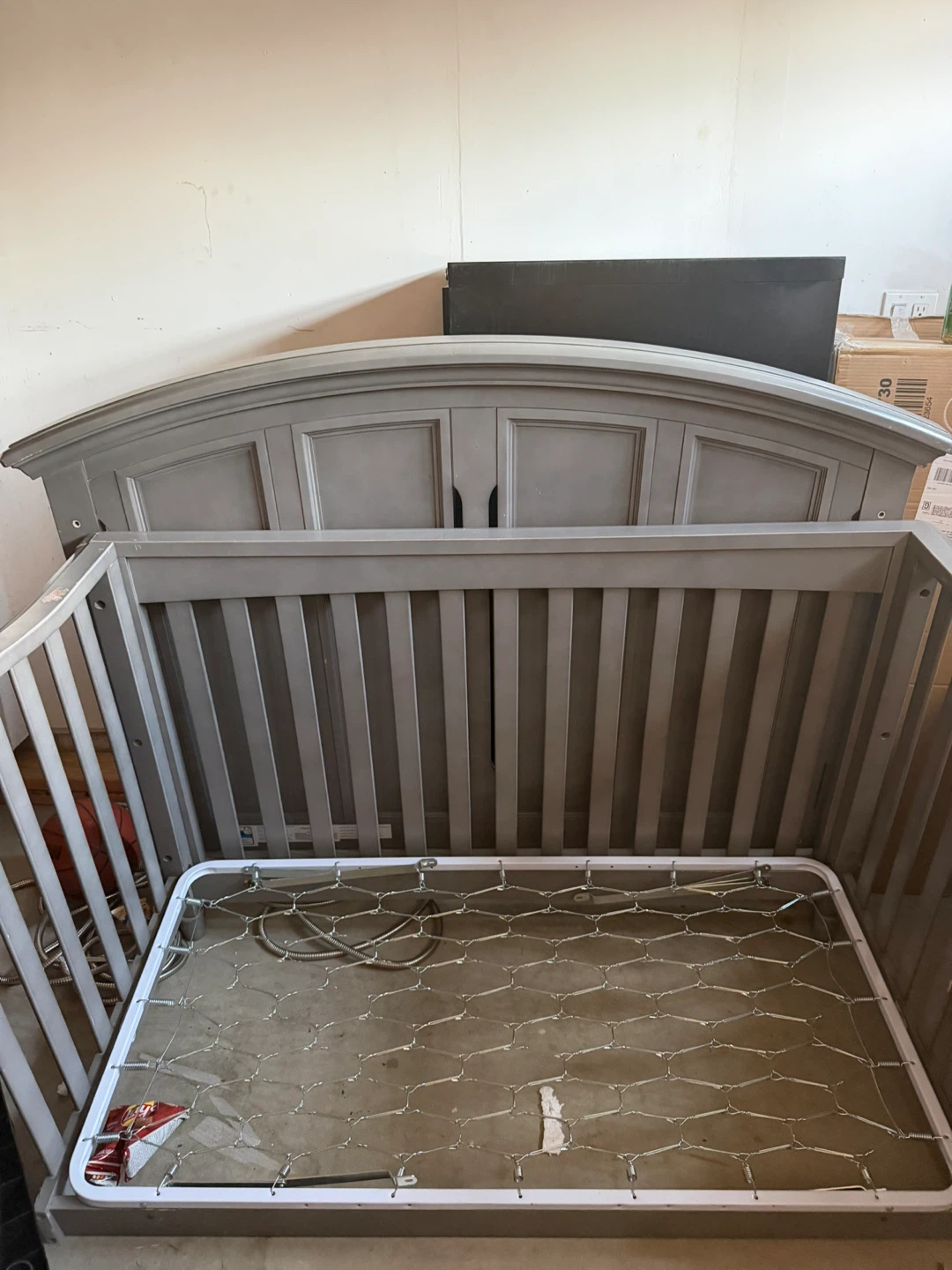 Grey Crib with Arched Headboard - photo 2