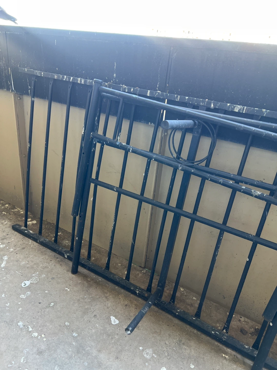 Zinus black metal bed frame - Twin - photo 3