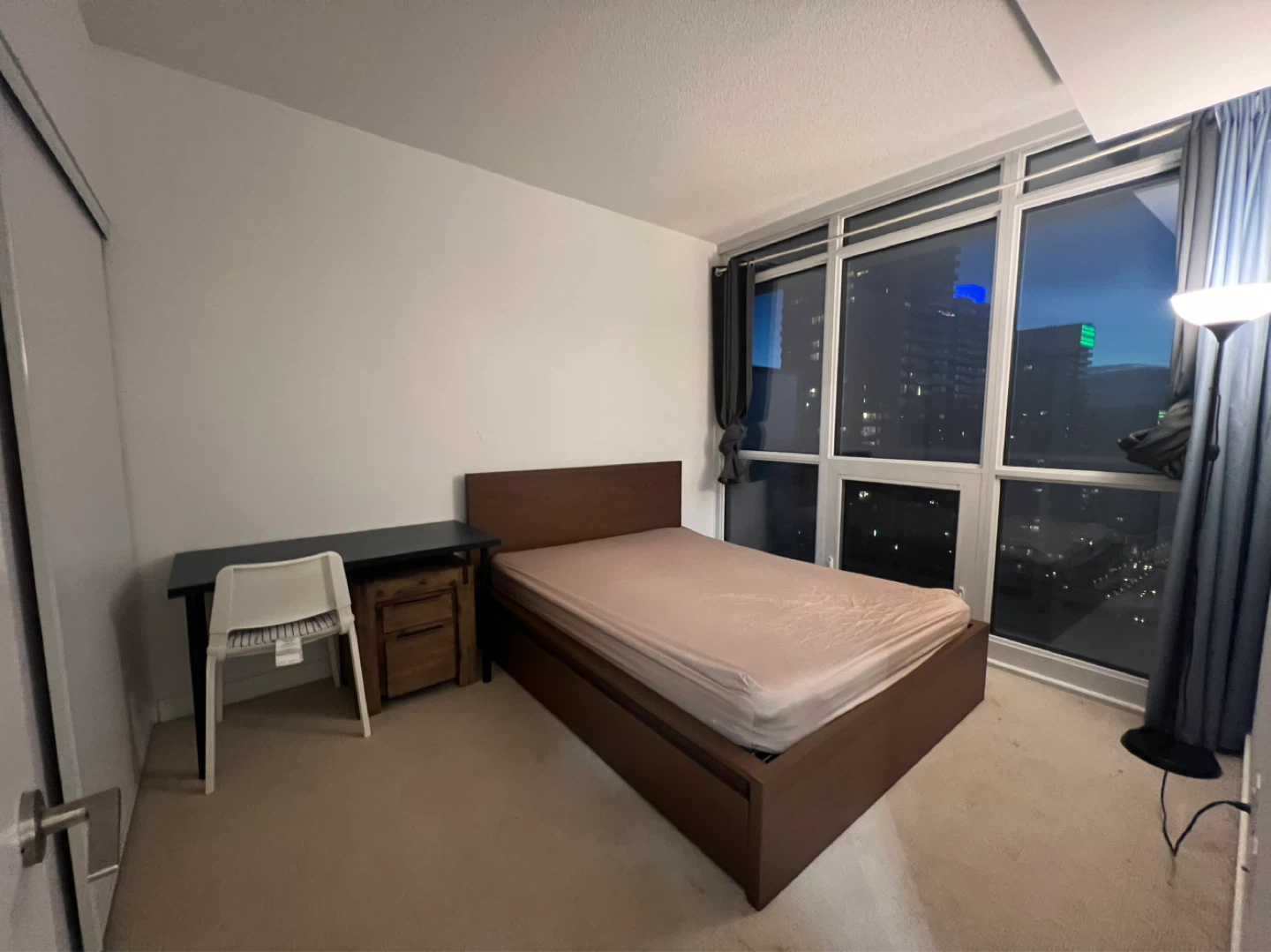 Queen size Wooden Bed Frame - photo 3