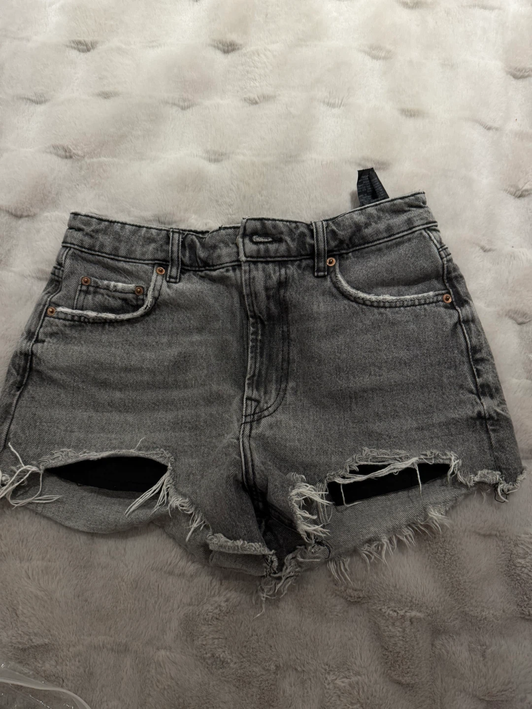 ZARA Grey Denim Ripped Shorts - photo 2