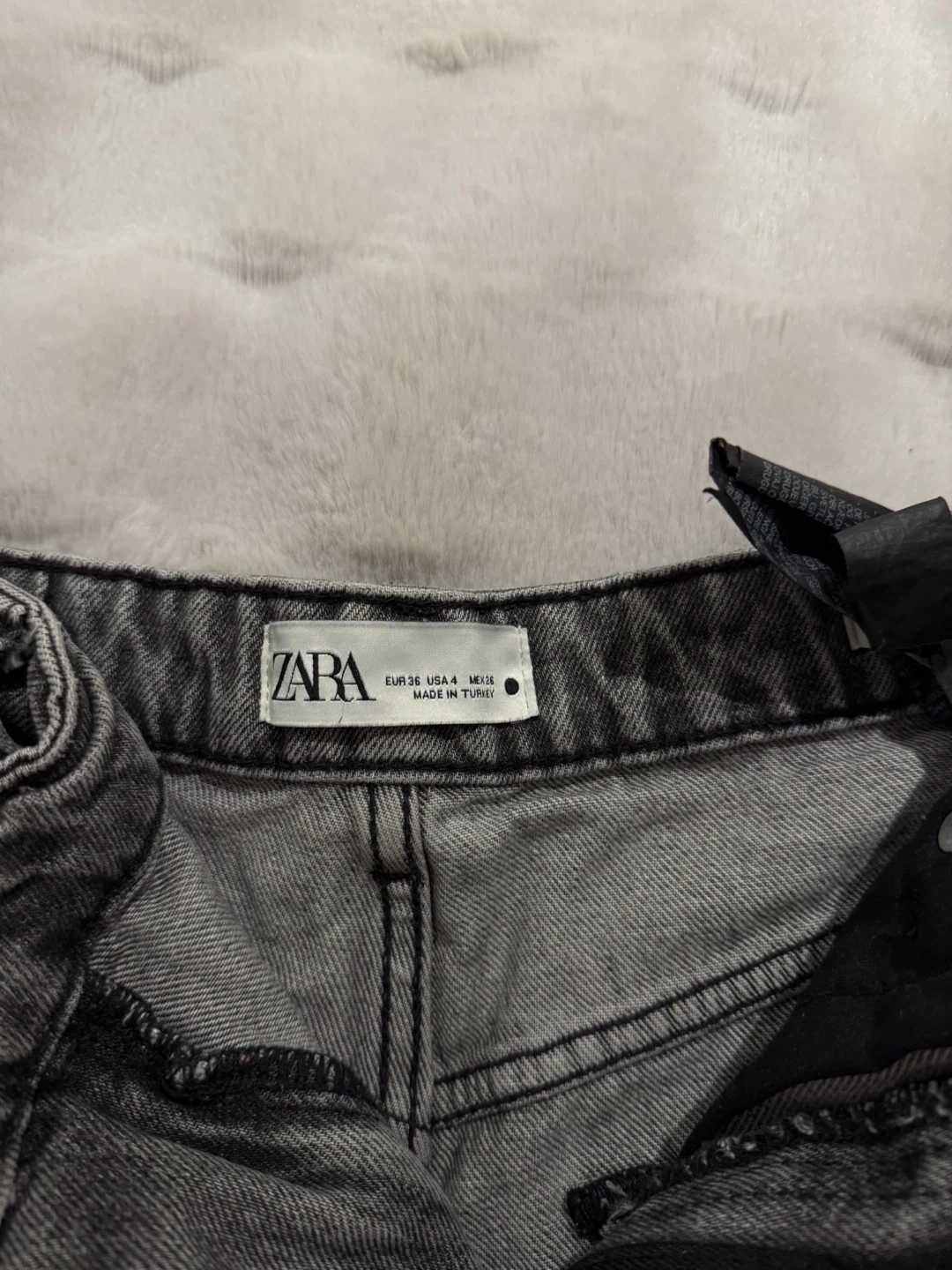 ZARA Grey Denim Ripped Shorts - photo 3