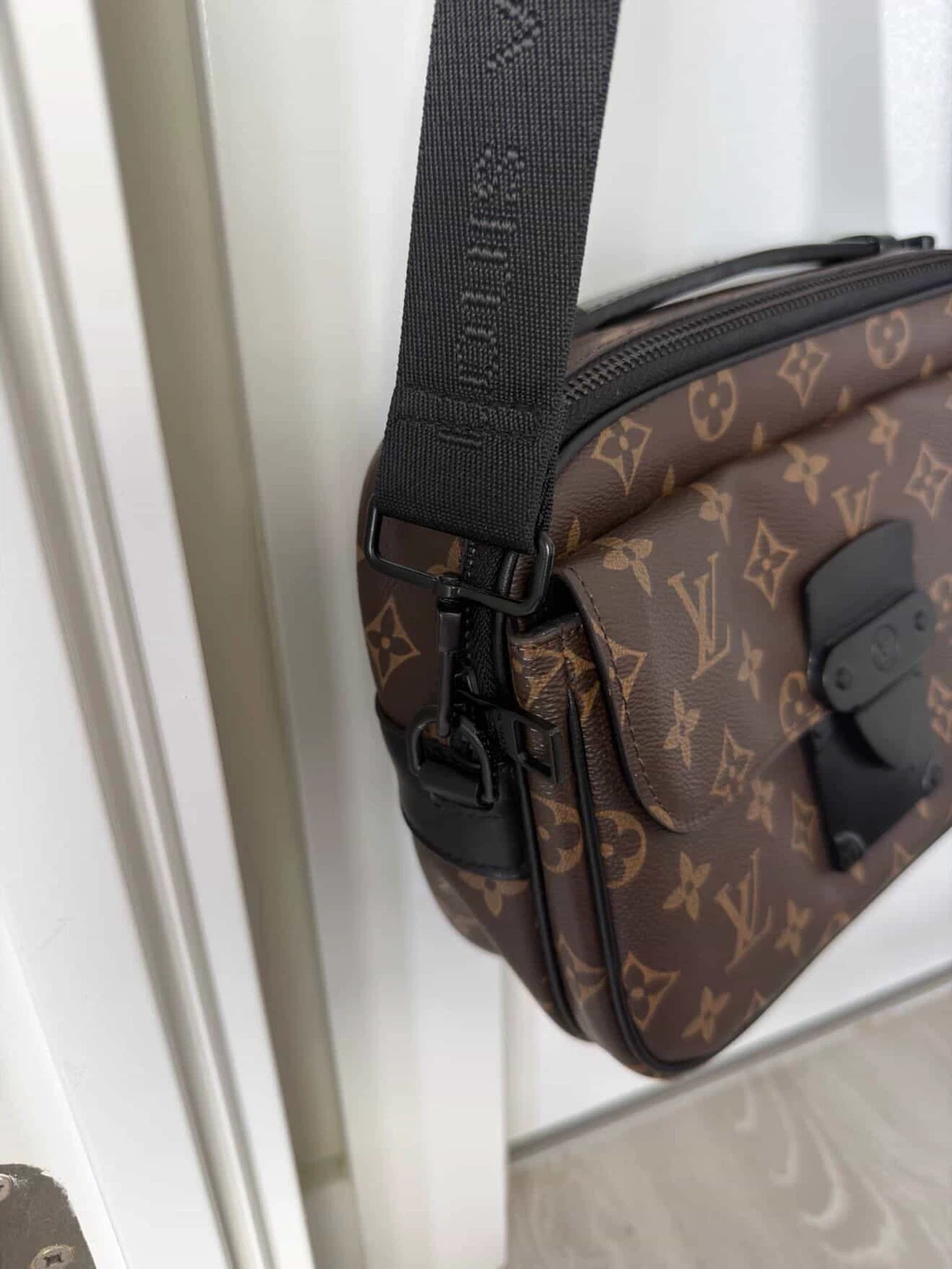 Louis Vuitton Monogram Crossbody Bag - photo 3
