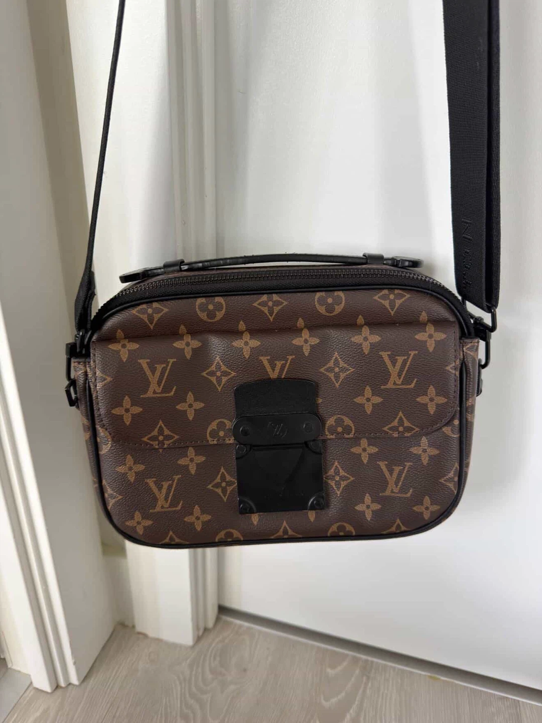 Louis Vuitton Monogram Crossbody Bag - photo 2