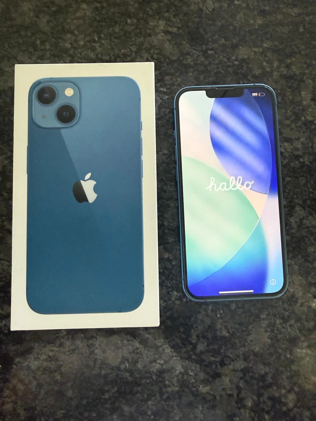 Apple iPhone 13 - Blue