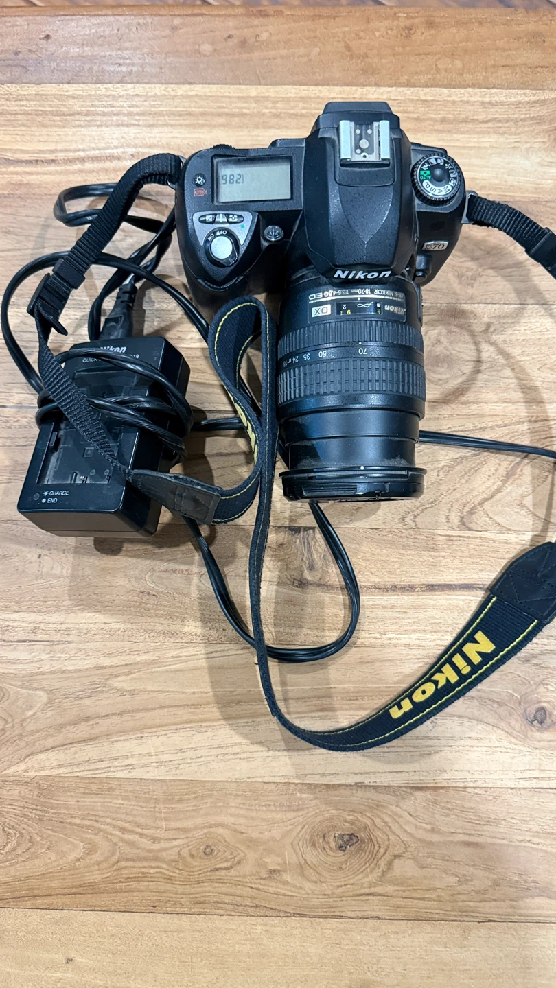 Nikon D70 DSLR Camera with Lens and Charger - photo 3