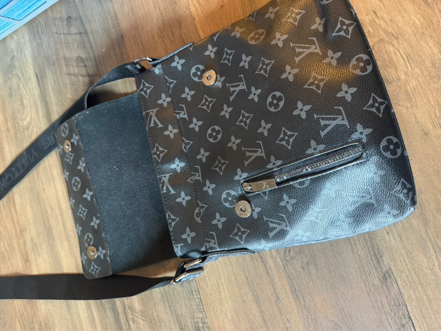 Louis Vuitton Monogram Messenger Bag - photo 2