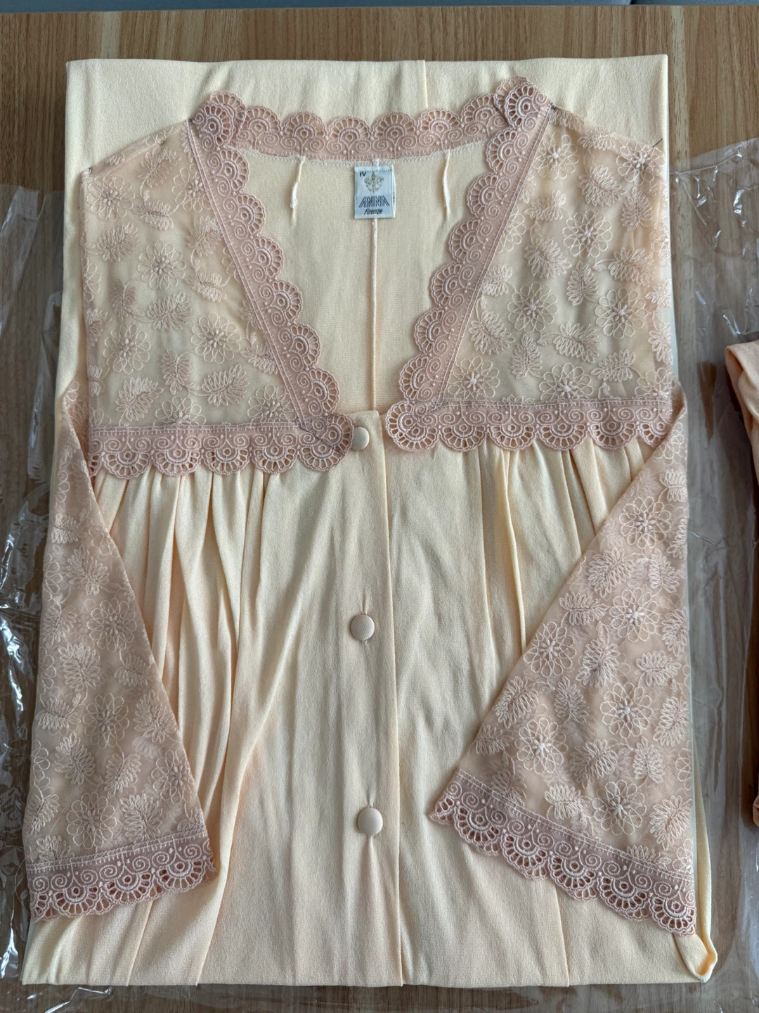 Brand New-Firenze Womens Beige Nightgown & Robe- Reduced! - photo 3
