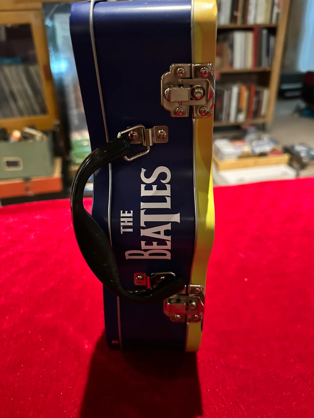 Beatles guitar-shaped tin - photo 2