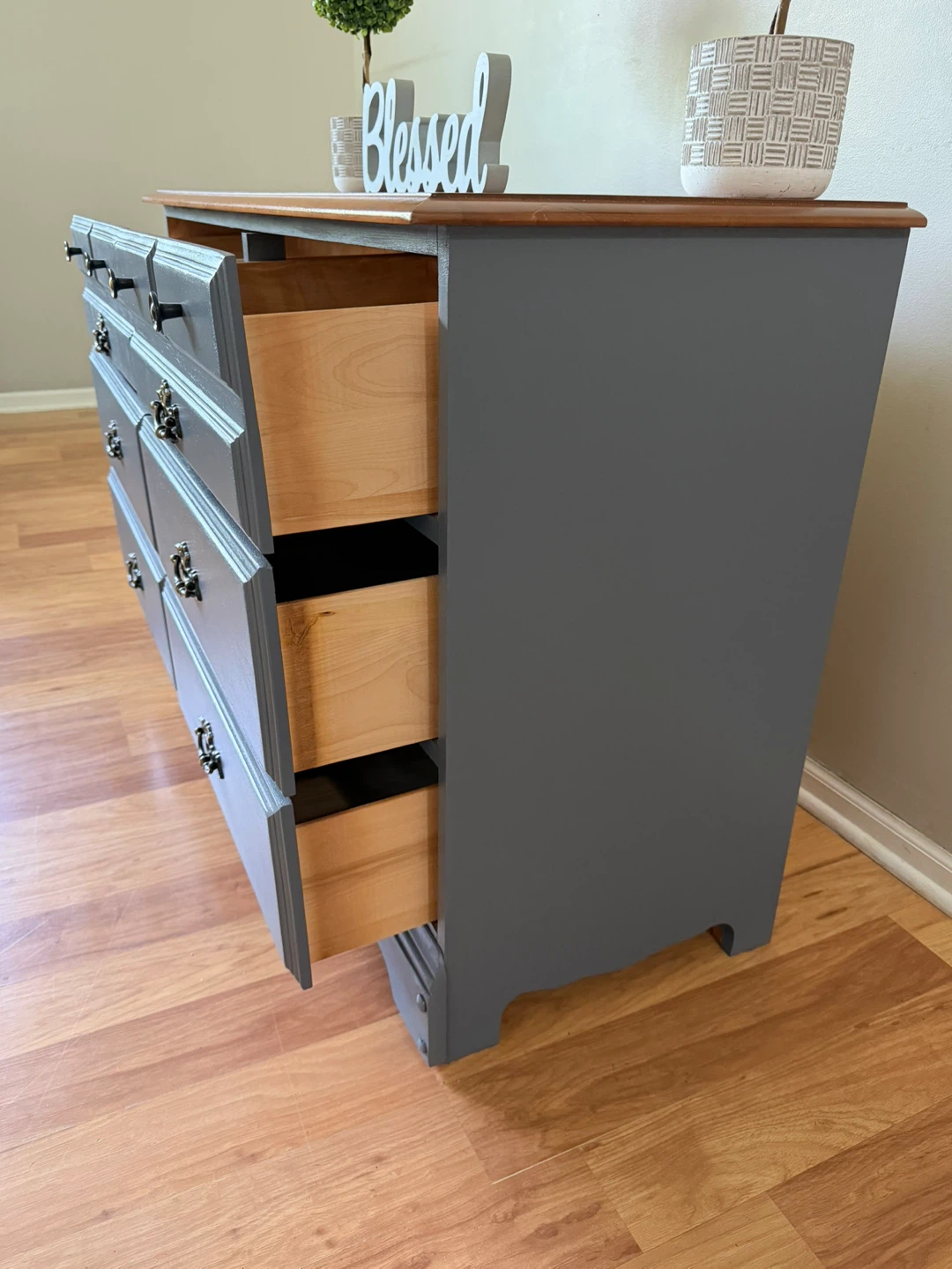 ✨🩶🤎Beautiful solid dresser🤎🩶✨ - photo 4