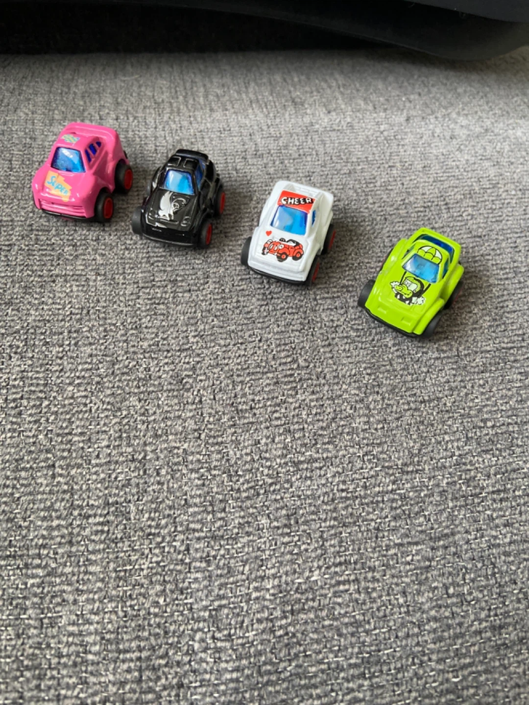 4 welly pull back cars