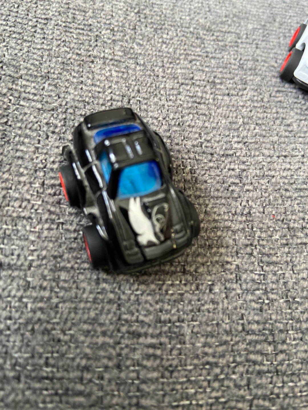4 welly pull back cars - photo 3