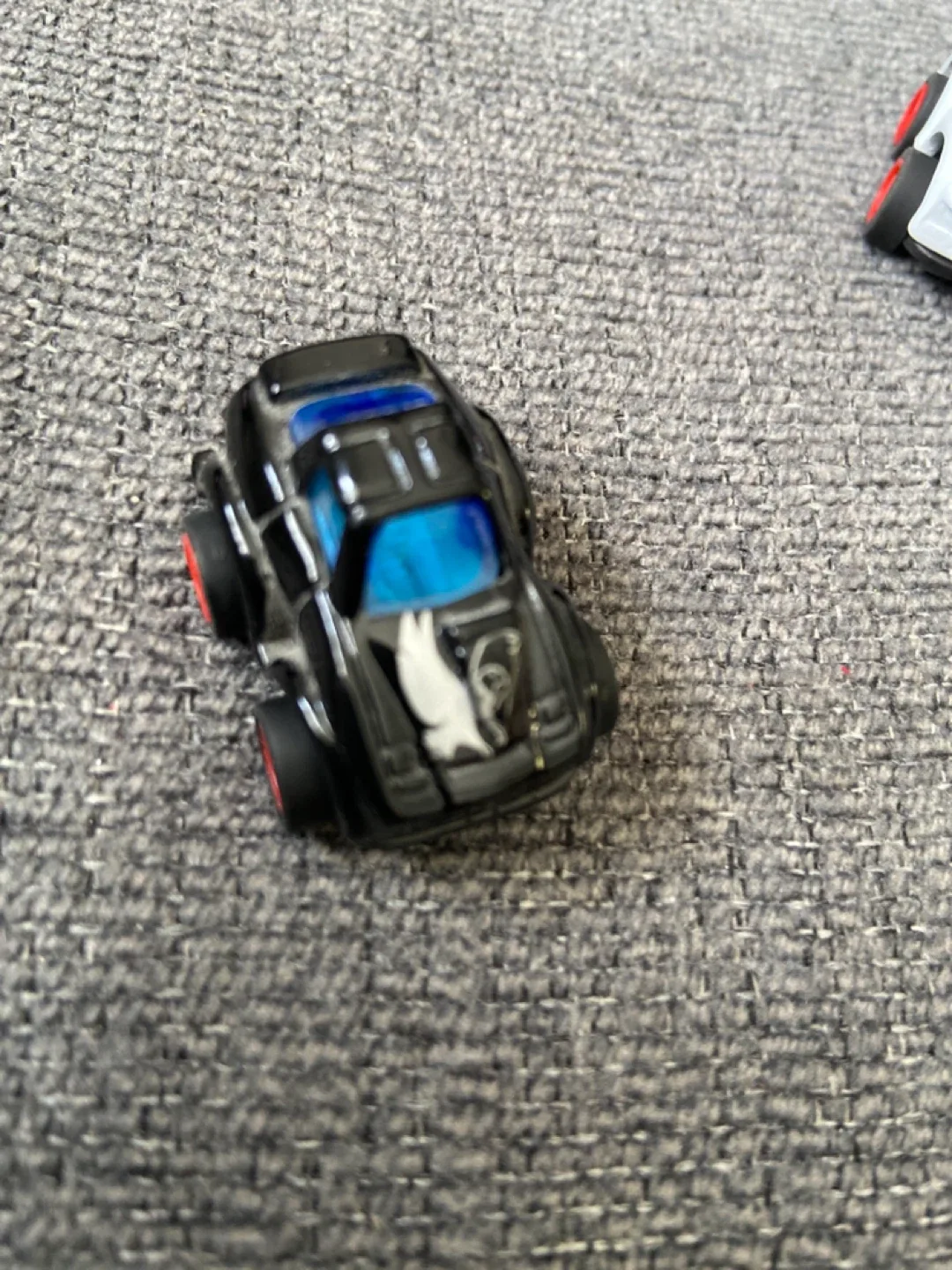 4 welly pull back cars - photo 3