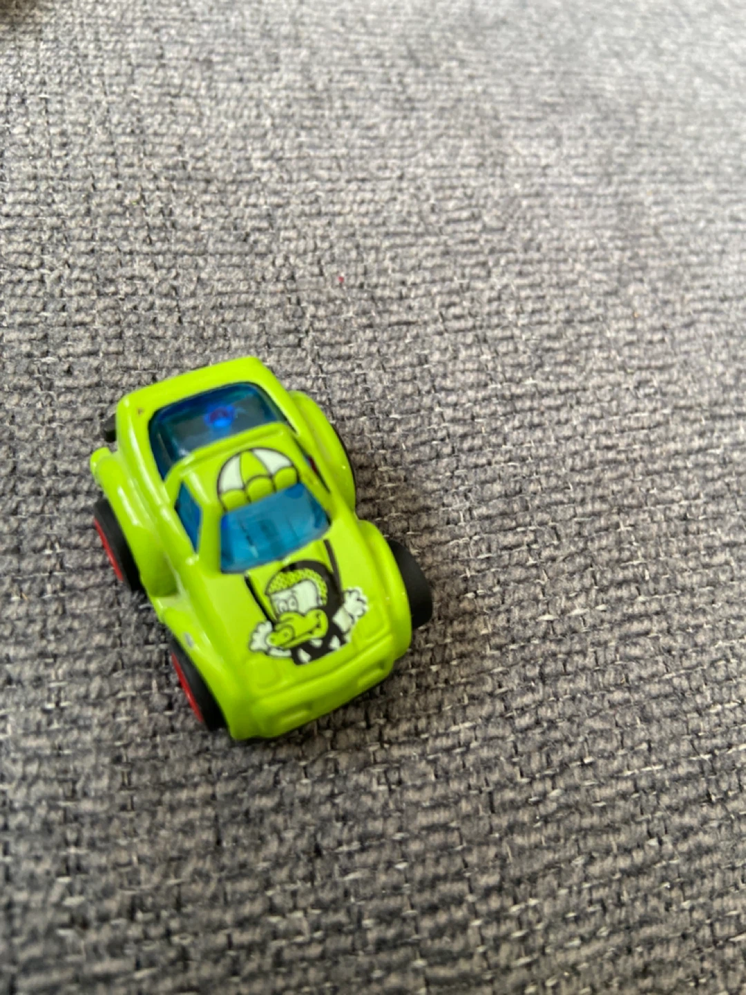 4 welly pull back cars - photo 5