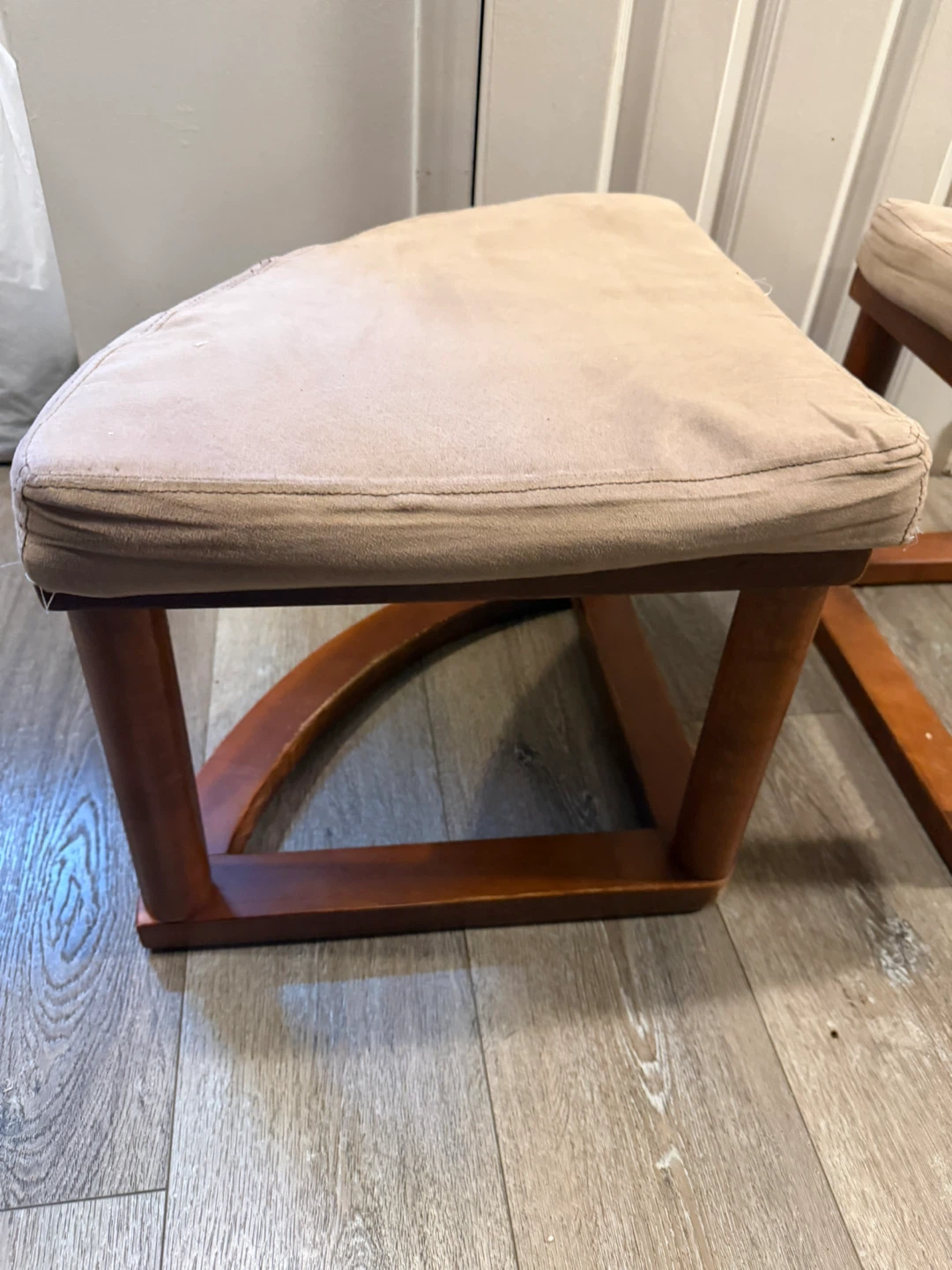 Pair of Beige Ottoman Stools - photo 3