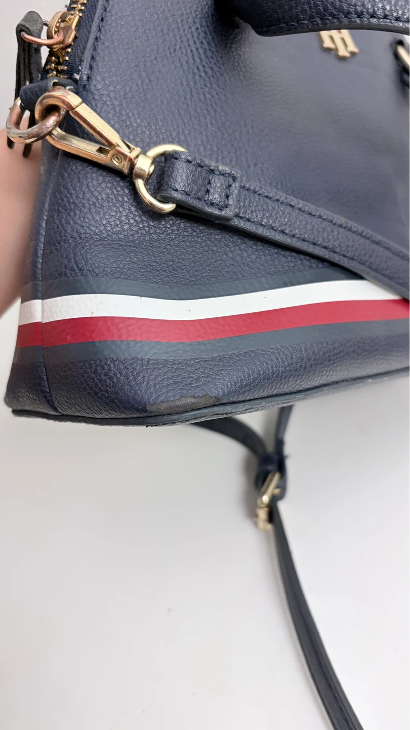 Tommy Hilfiger Crossbody Bag – Used - photo 4