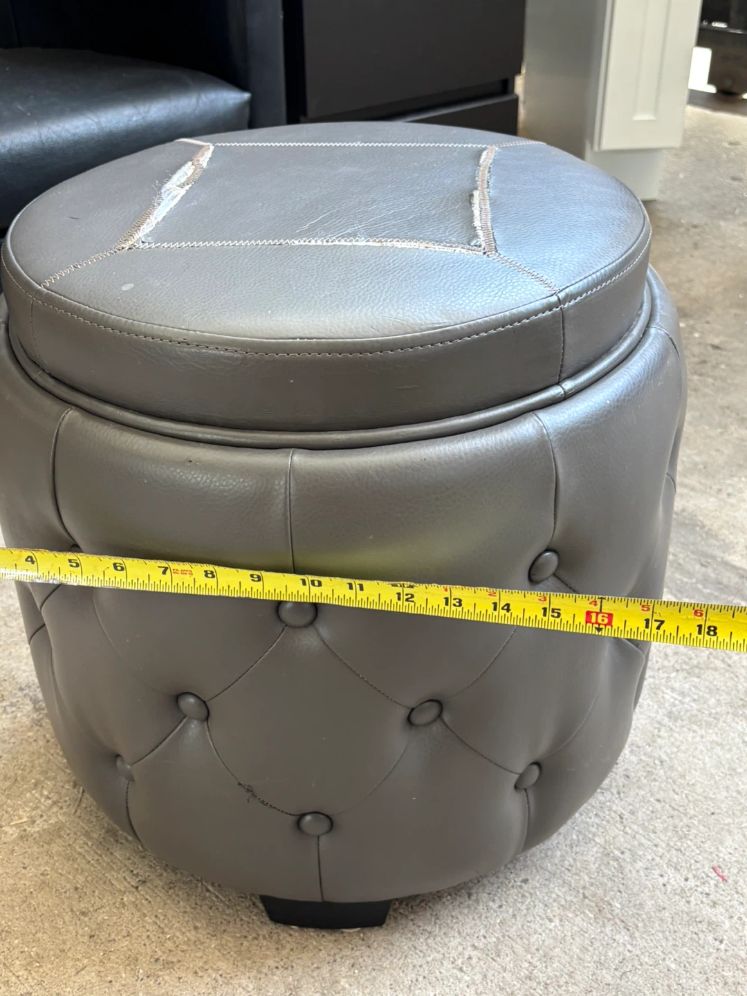 Tufted Round Storage Ottoman - Gray Faux Leather - photo 4