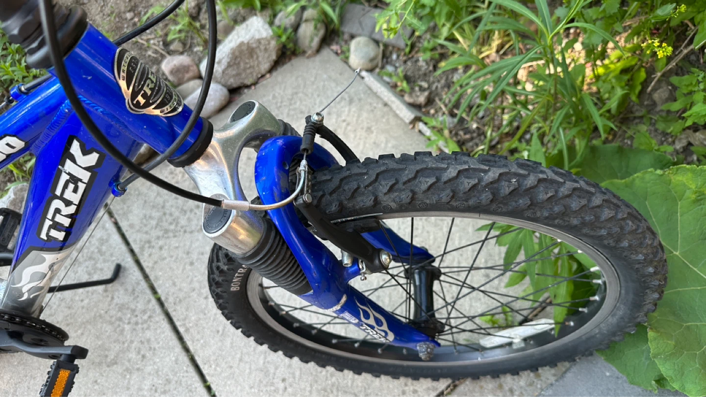 Trek MT60 Kids Bike - photo 5