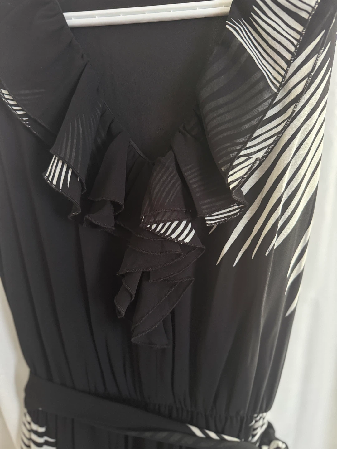 SUZY maxi dress black white leaf print ruffle V-neck size S/P - photo 3