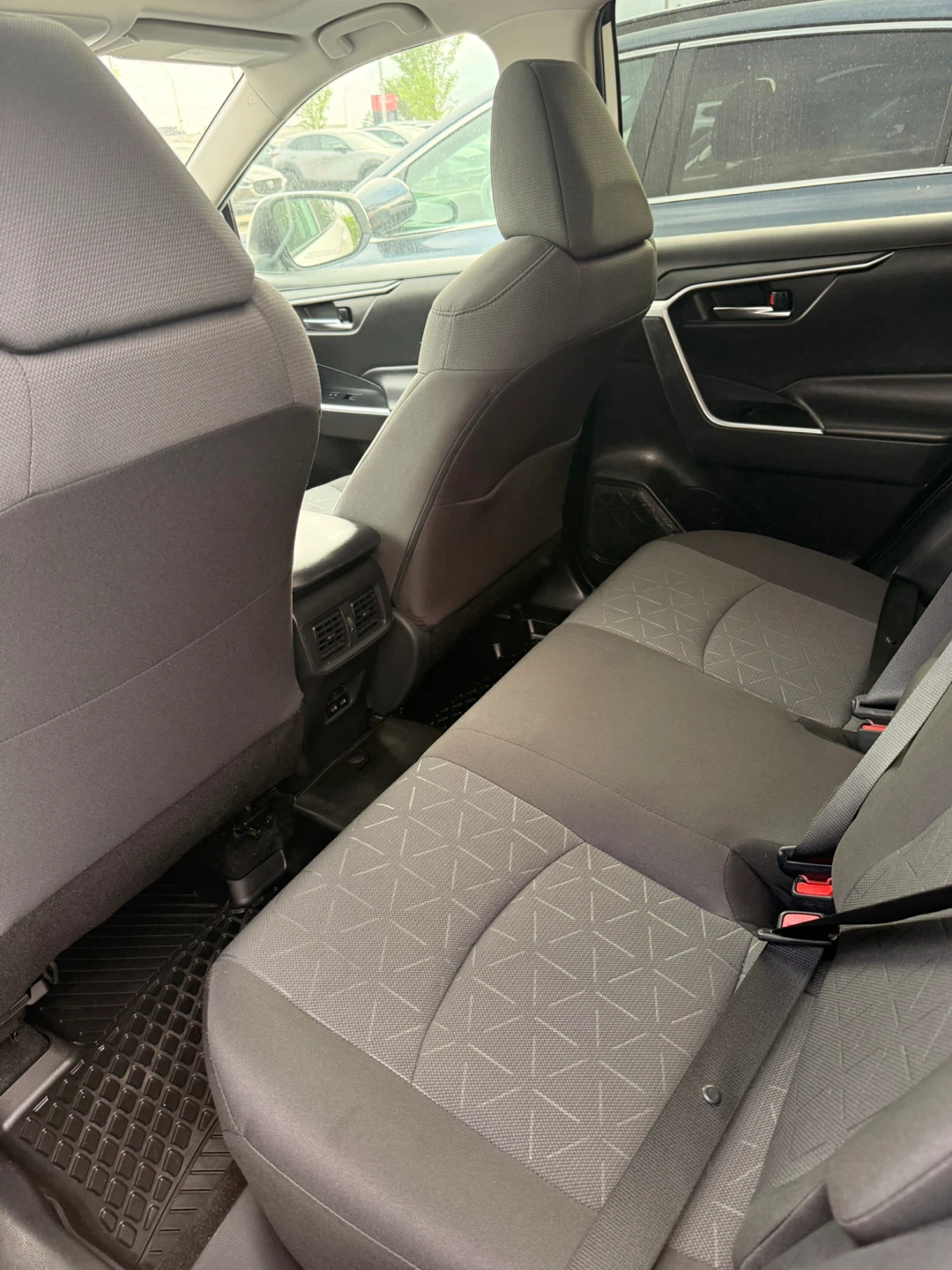 2022 Toyota RAV4 XLE AWD - photo 5