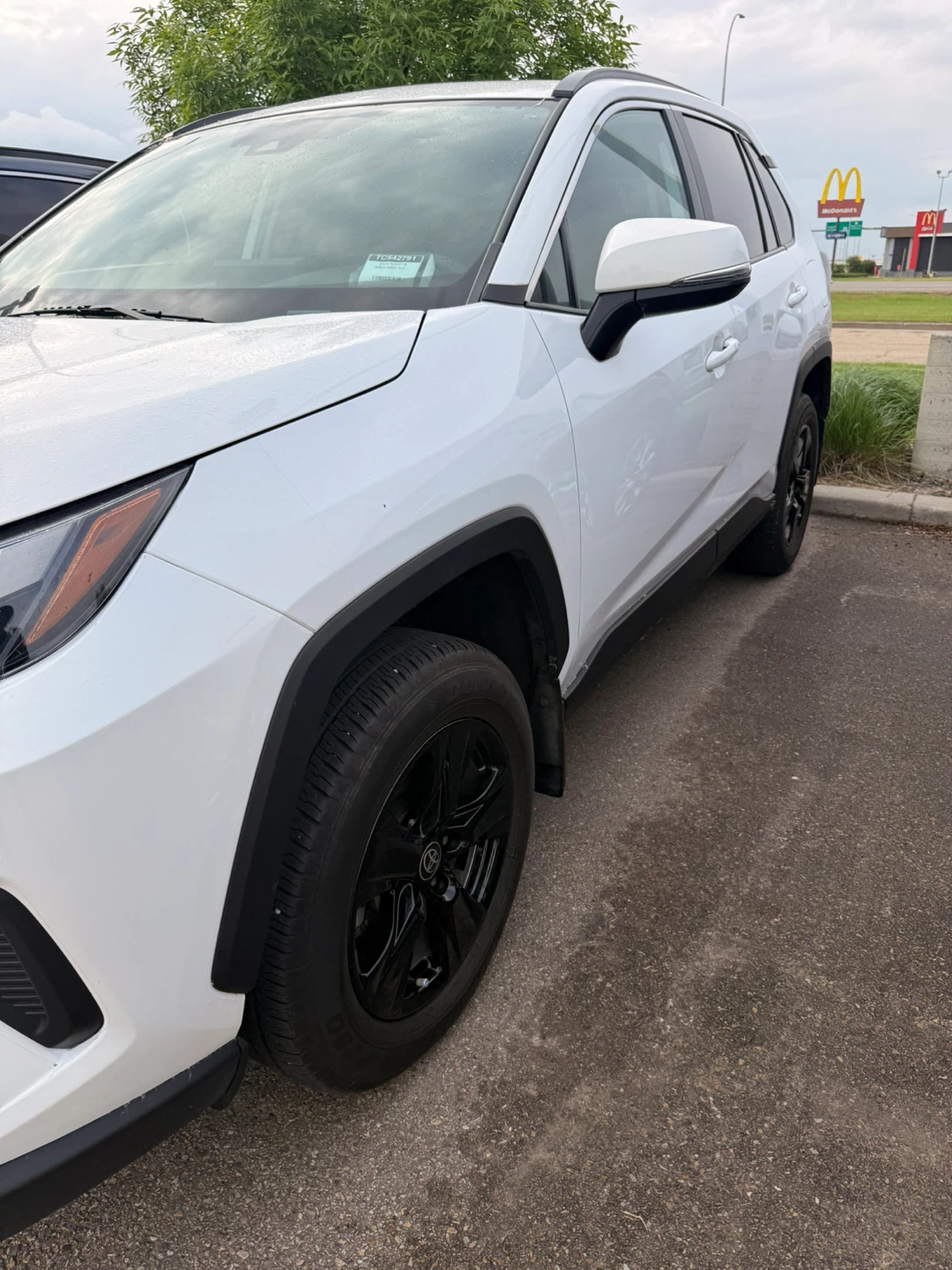 2022 Toyota RAV4 XLE AWD - photo 2