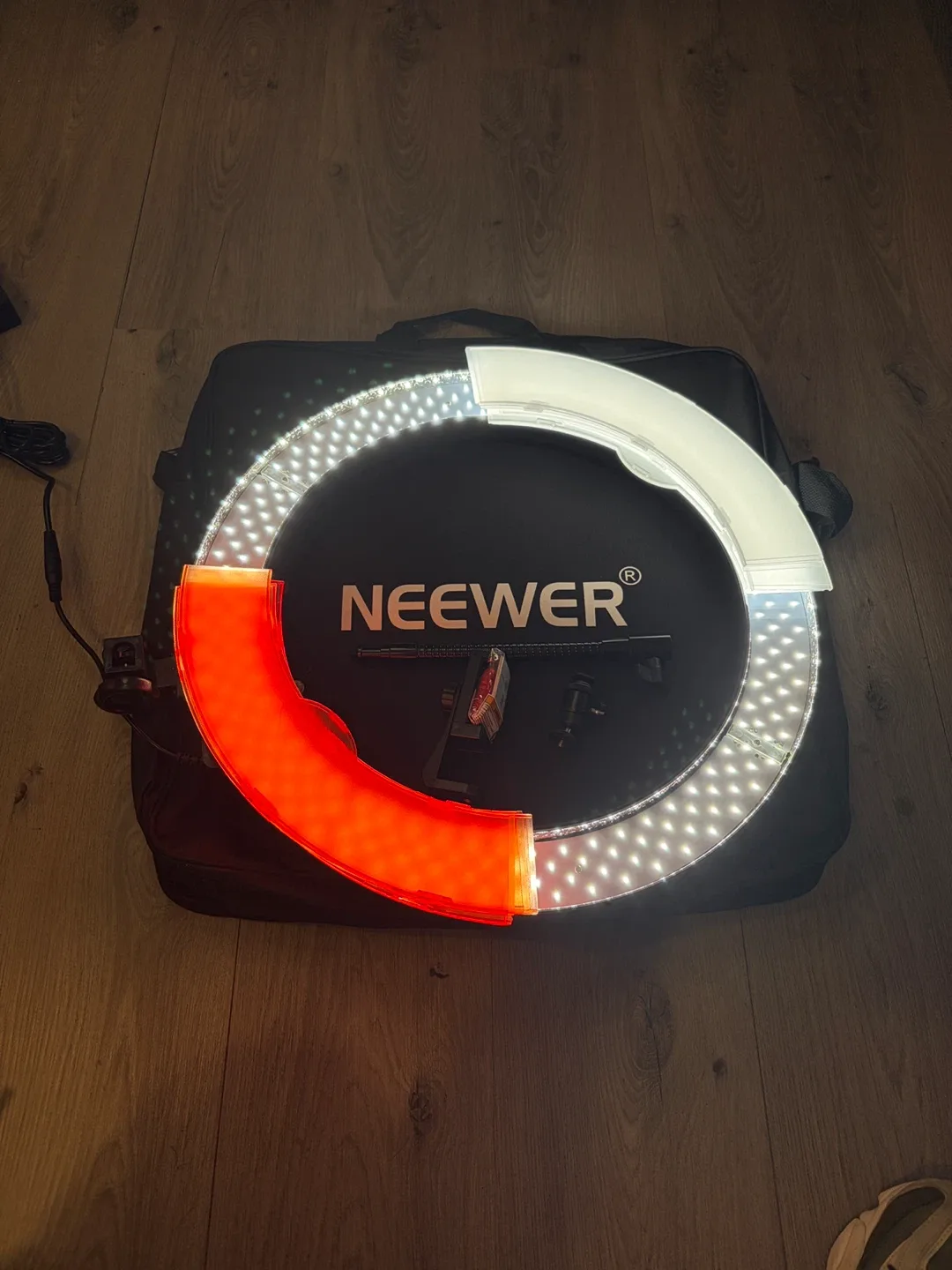Neewer Ring Light Kit with Carrying Bag - photo 3