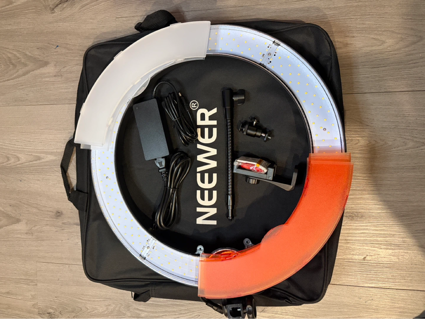 Neewer Ring Light Kit with Carrying Bag - photo 2