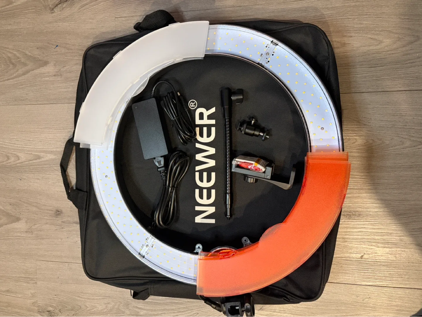 Neewer Ring Light Kit with Carrying Bag - photo 2