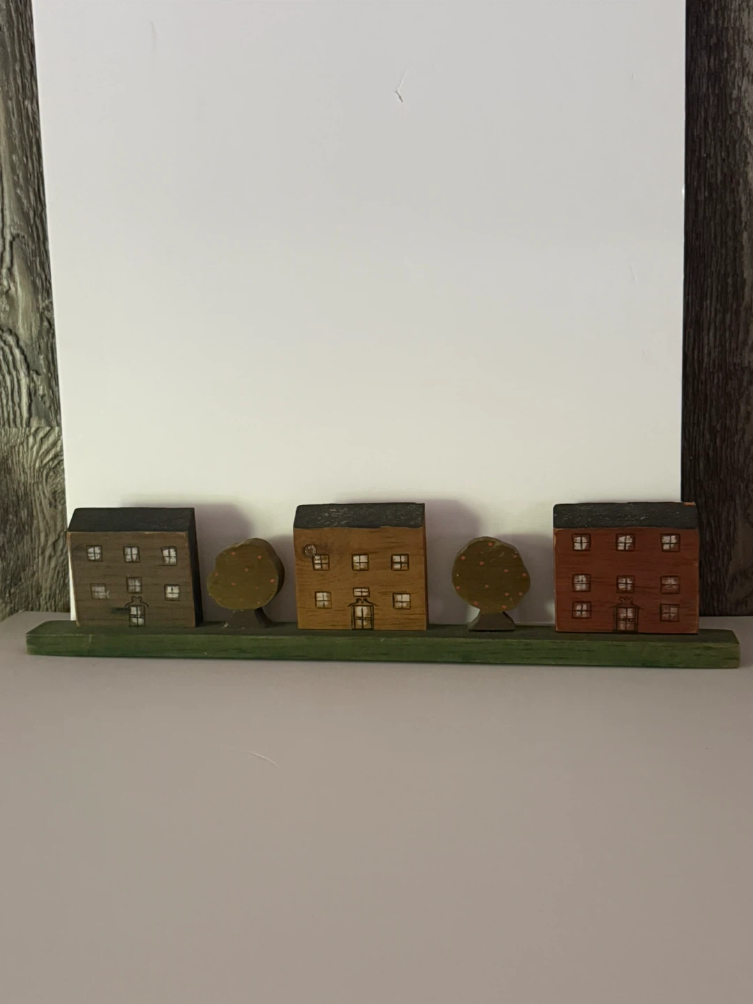 Primitive wooden decor
