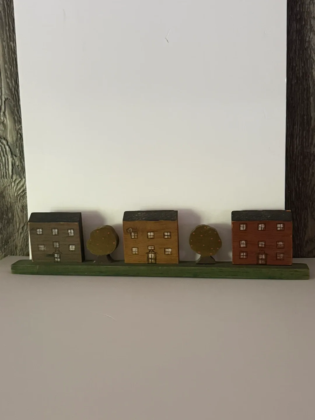 Primitive wooden decor