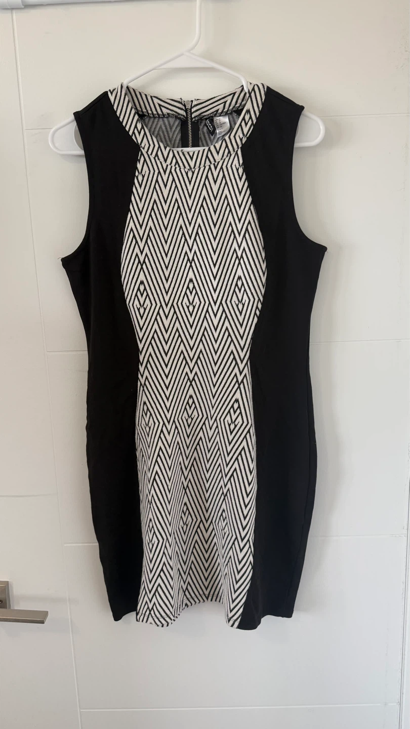 Divided H&M Black & White Geometric Dress Size 14