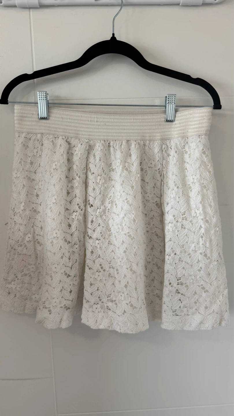 DYNAMITE White Lace Mini Skirt