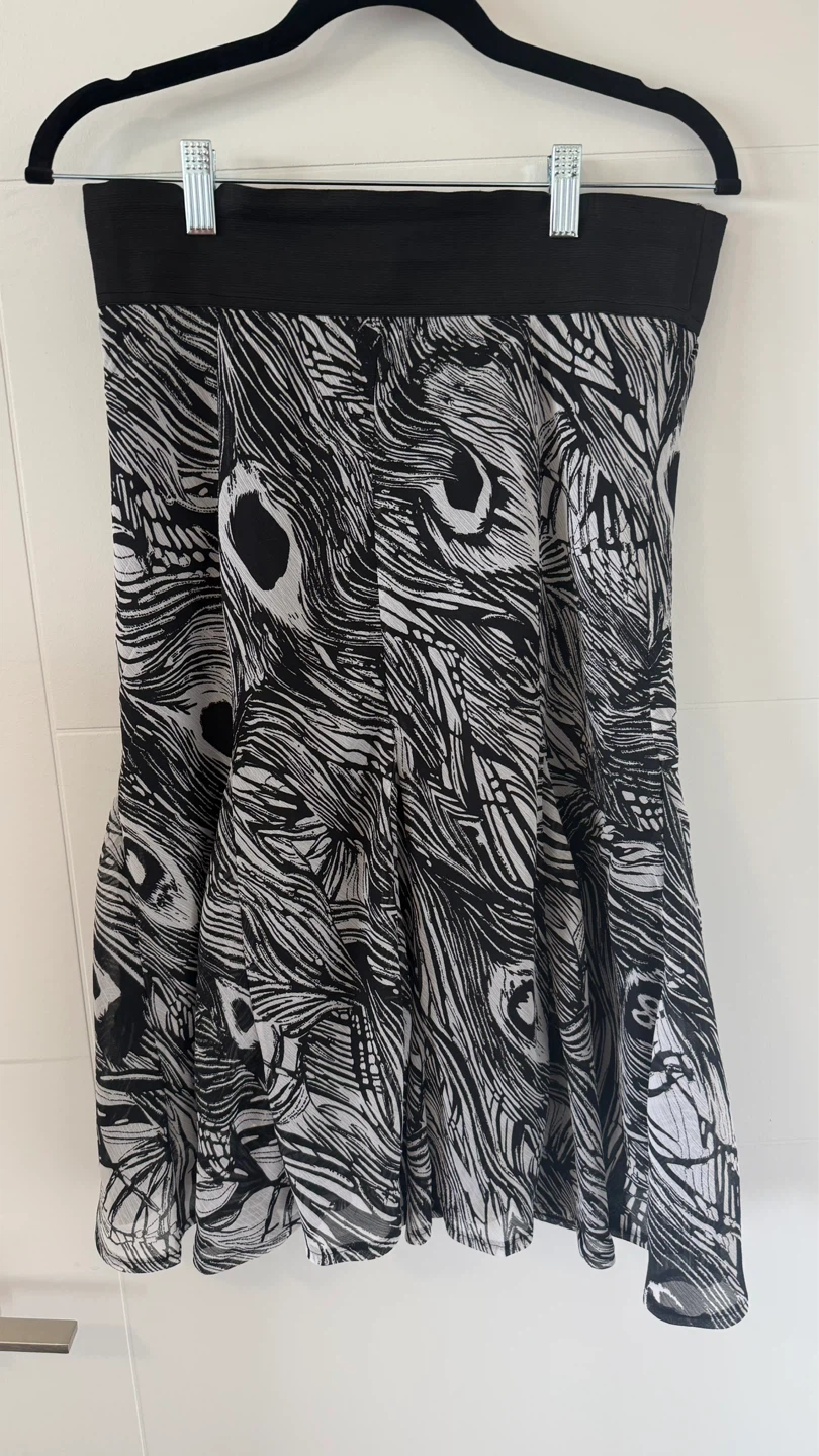 Chapter One Black & White Peacock Feather Print Skirt Size 6