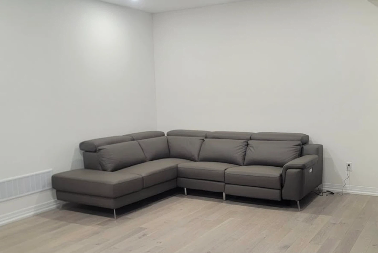 🔥 Premium Leather Electric Reclining Sectional – Must Go! 🔥
