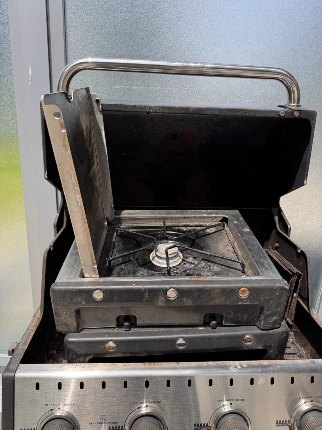 4-Burner Propane BBQ with Side Burner - photo 2