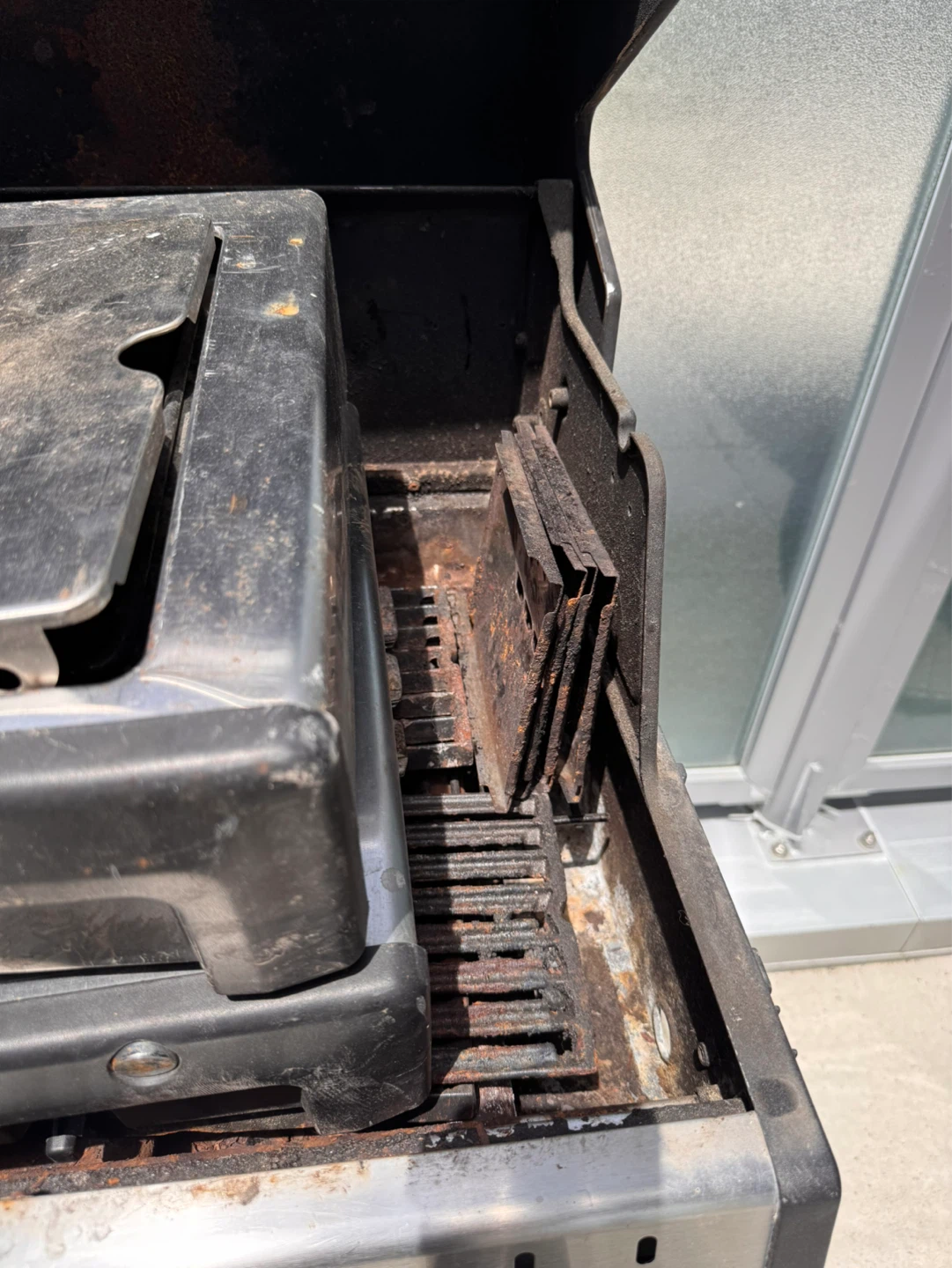 4-Burner Propane BBQ with Side Burner - photo 5