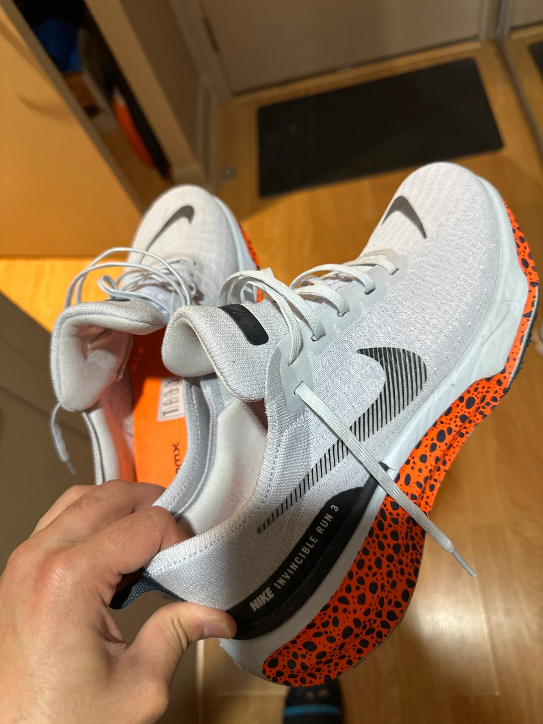 Nike Invincible Run 3 Shoes - Light Grey/Orange