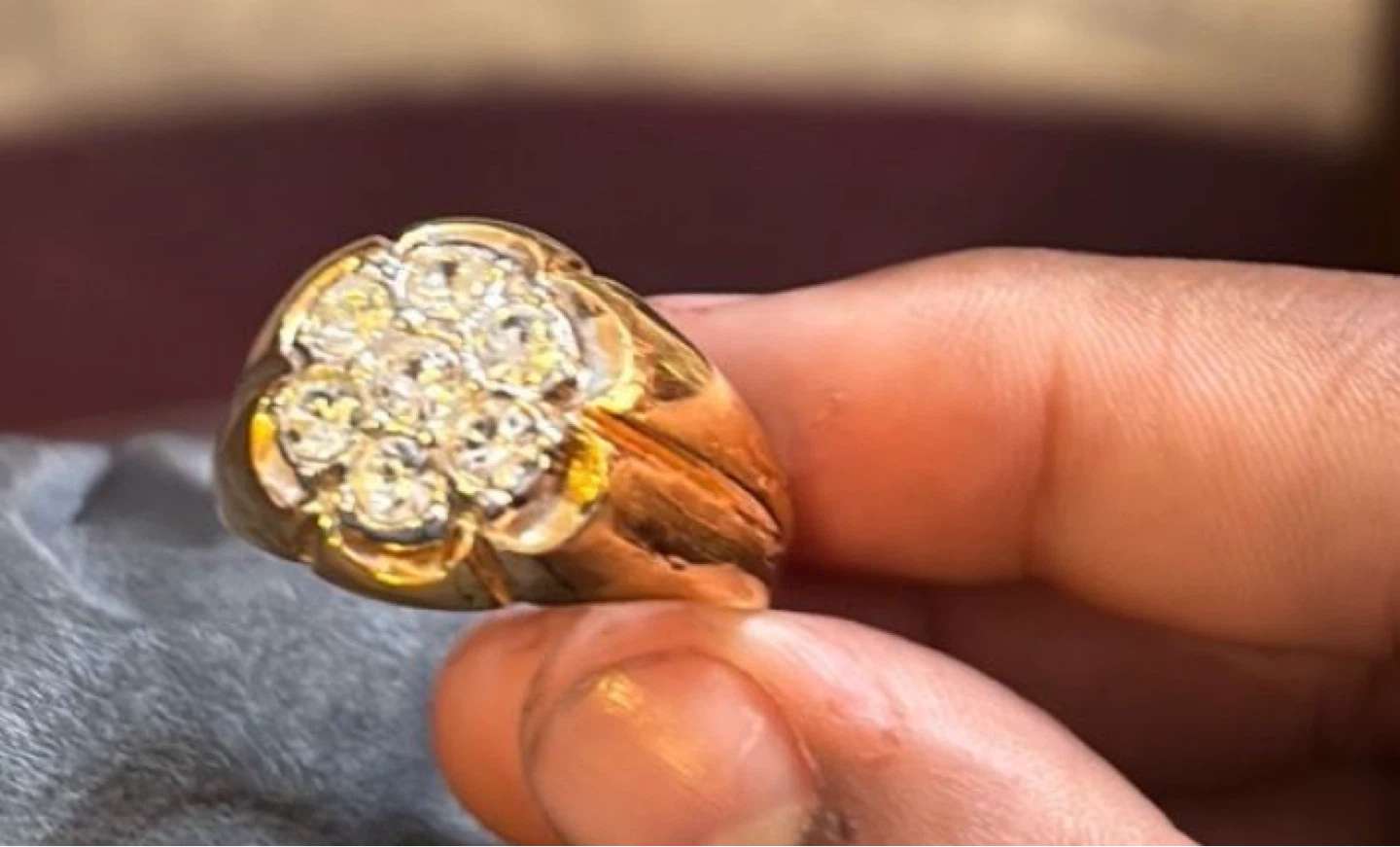 Gold tone ring with clear stones - photo 5