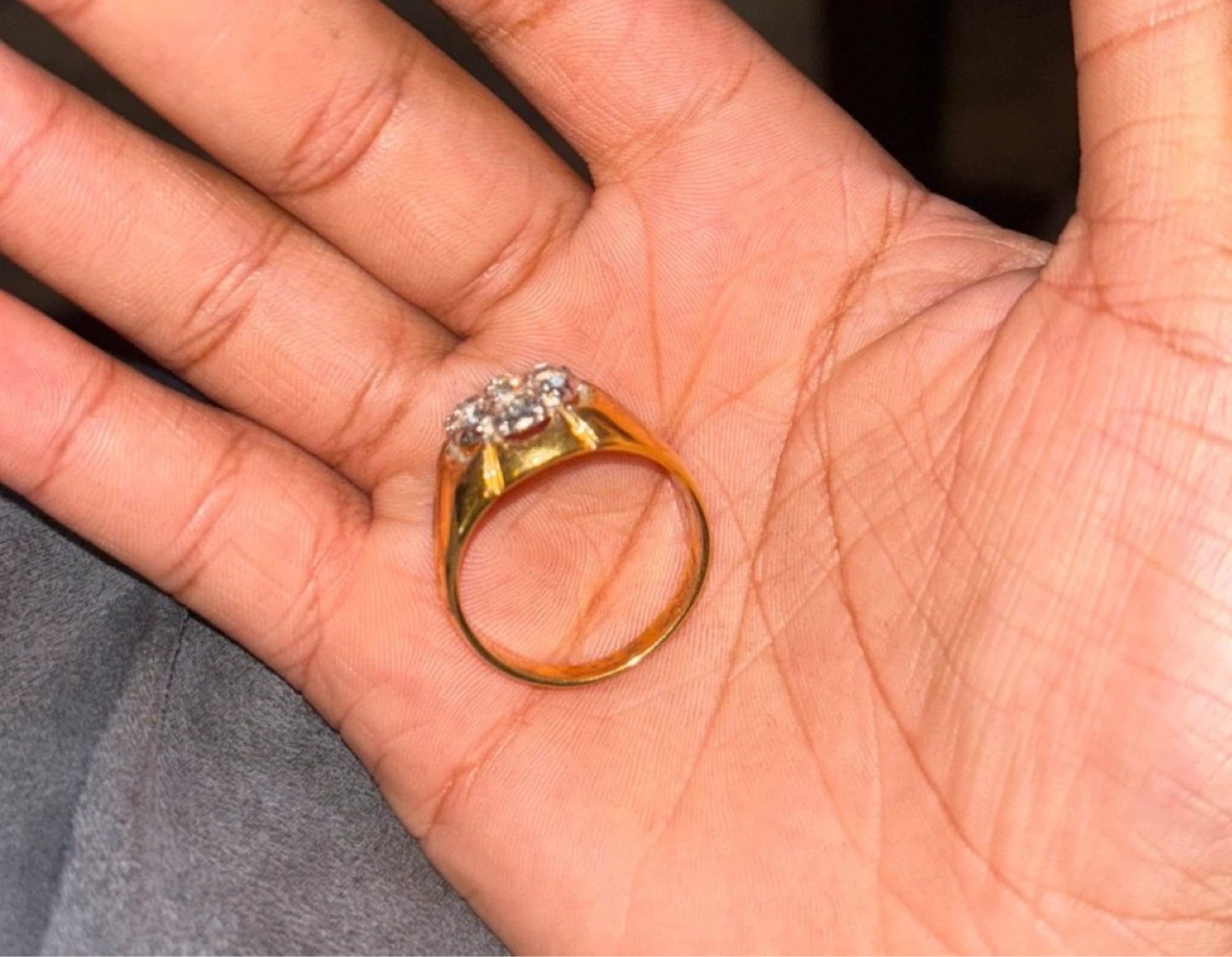 Gold tone ring with clear stones - photo 4
