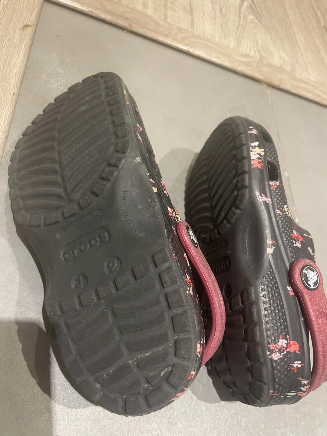 Crocs Clogs - Black Floral Print - photo 2
