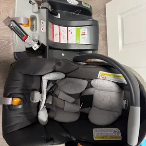 Chicco Infant Car Seat with Base