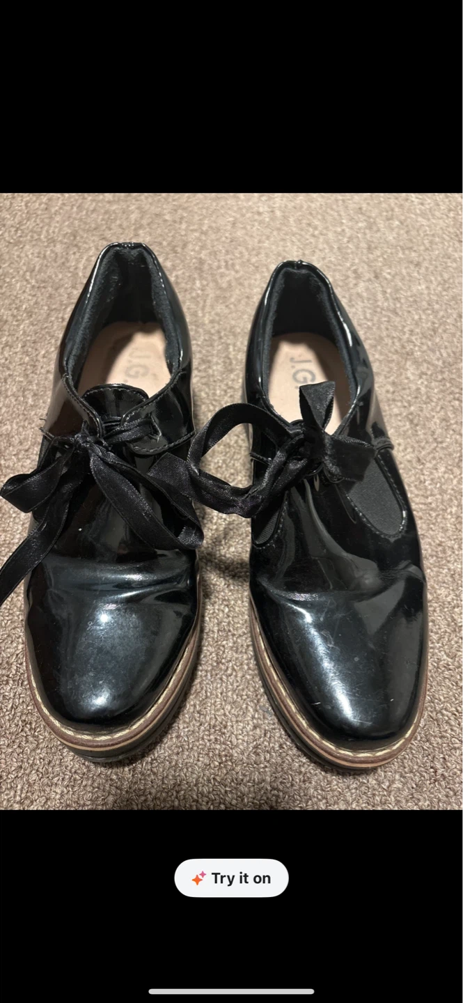 Black patent lace-up oxfords shoes
