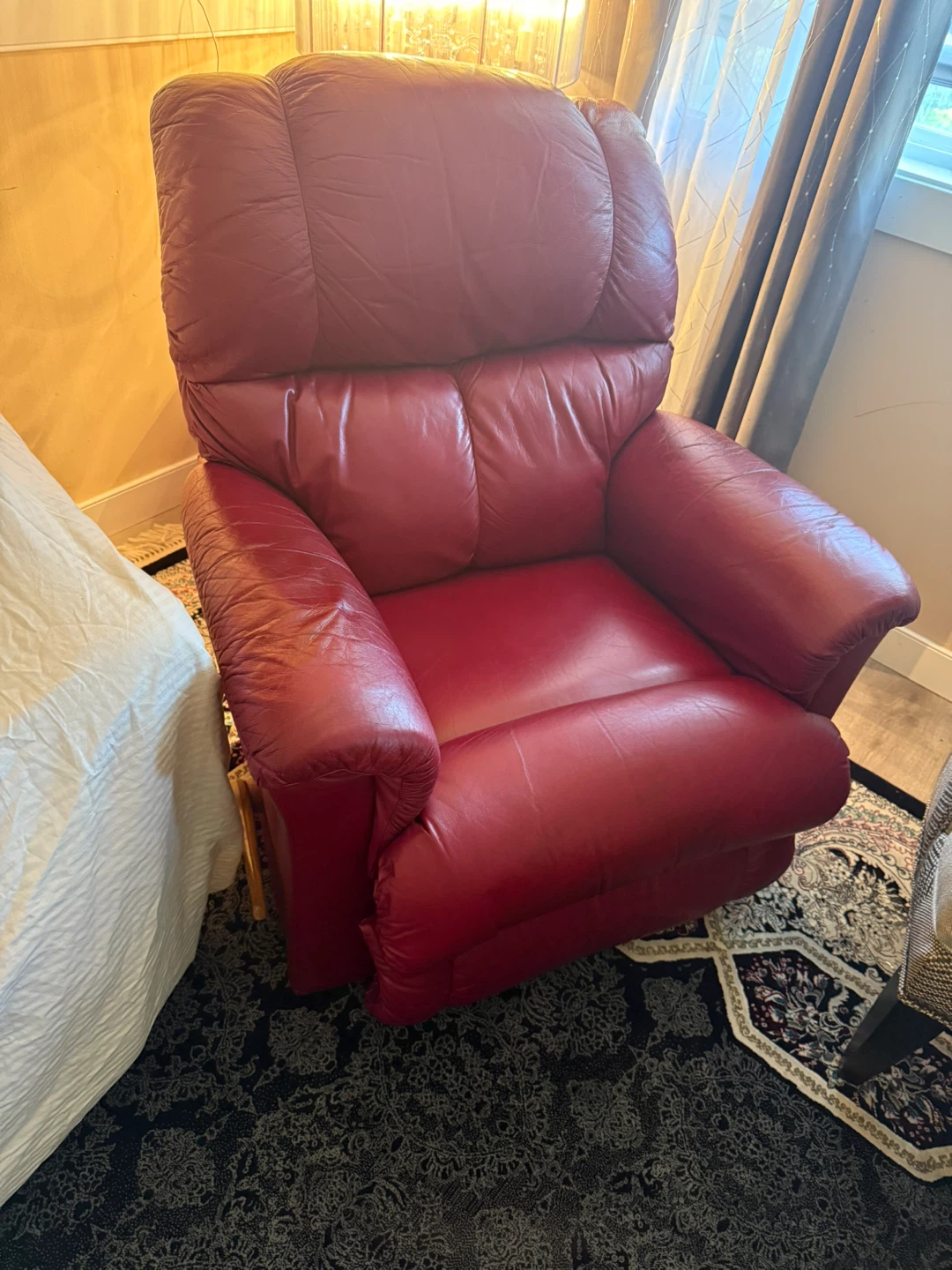 Lazyboy rocker Red Recliner Chair - photo 3