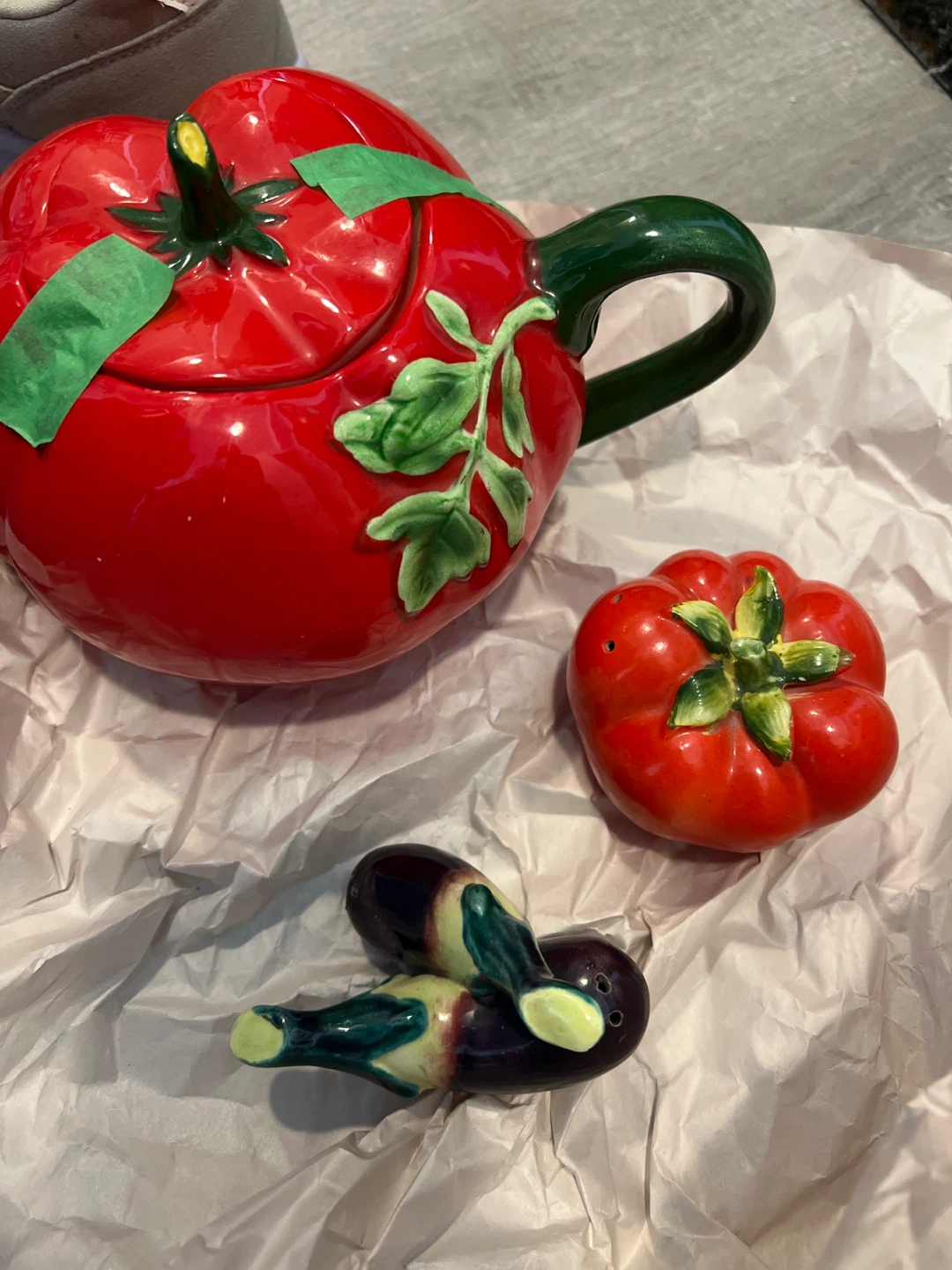 Tomato Teapot & Vegetable Salt & Pepper Shakers