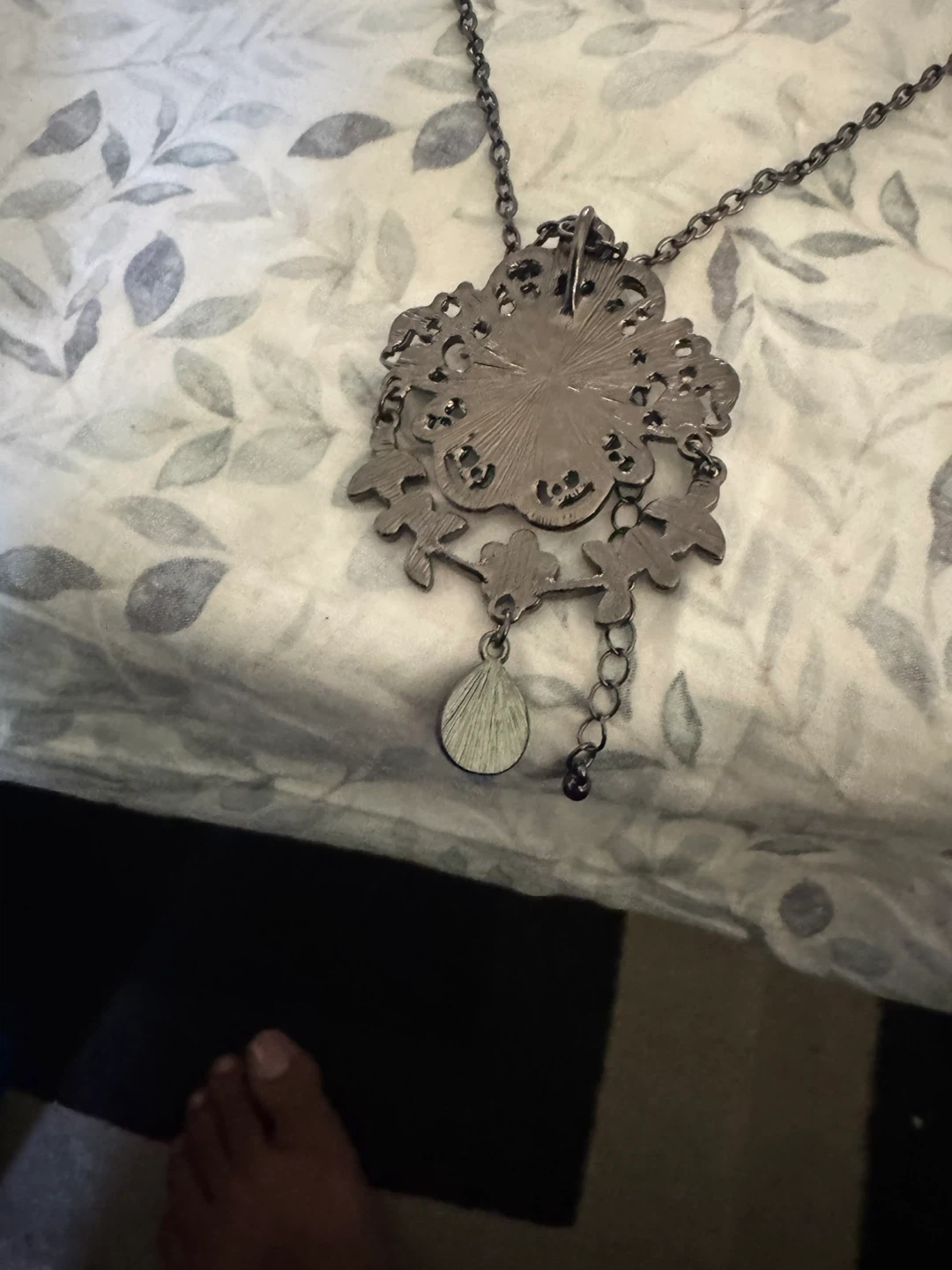 Ornate Pendant Necklace with Dark Green Jewel - photo 3