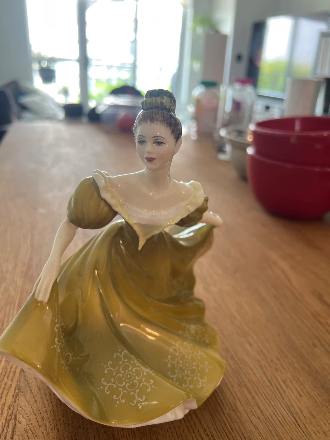 Royal Doulton Lynne HN 2329 Figurine