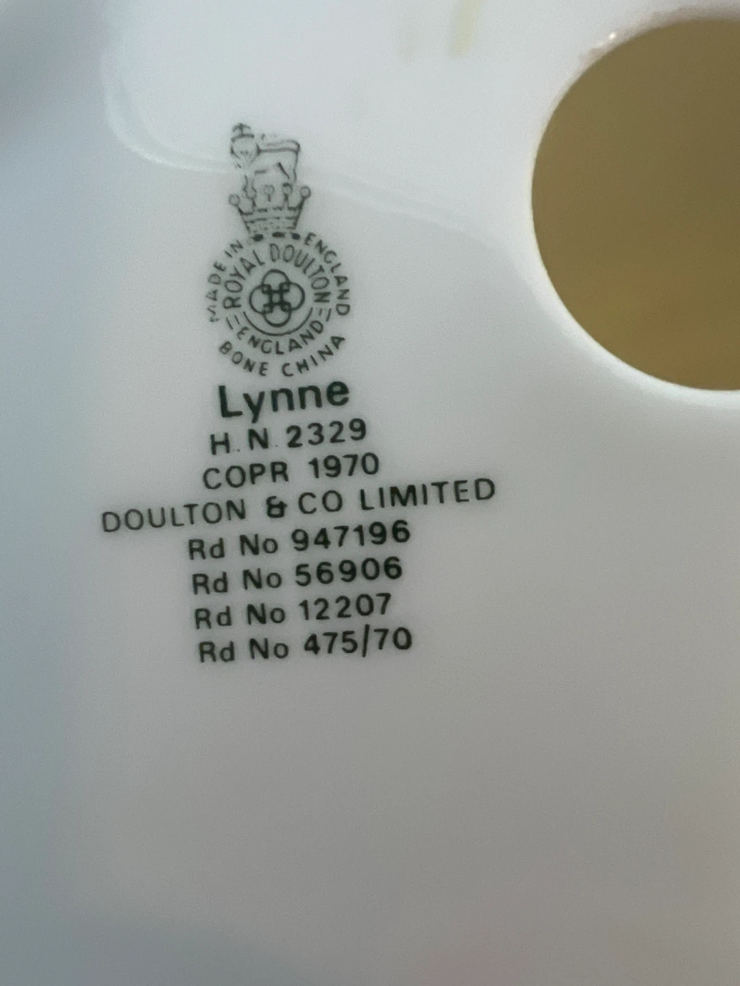 Royal Doulton Lynne HN 2329 Figurine - photo 2