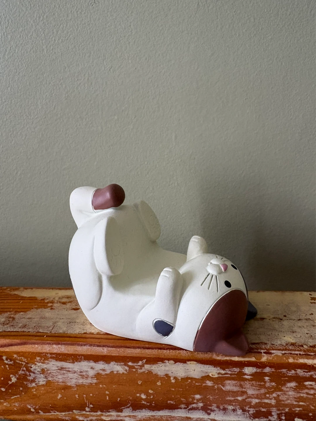 Cute Cat Figurine phone stand